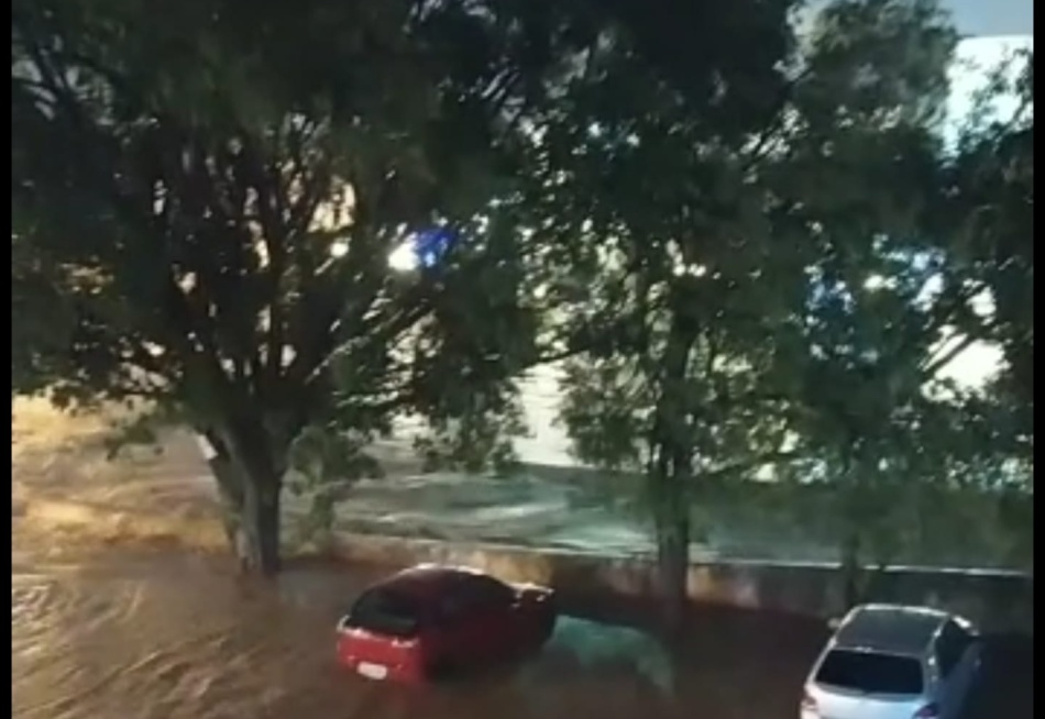 Chuva em Pará de Minas causou transtornos em vários pontos da cidade