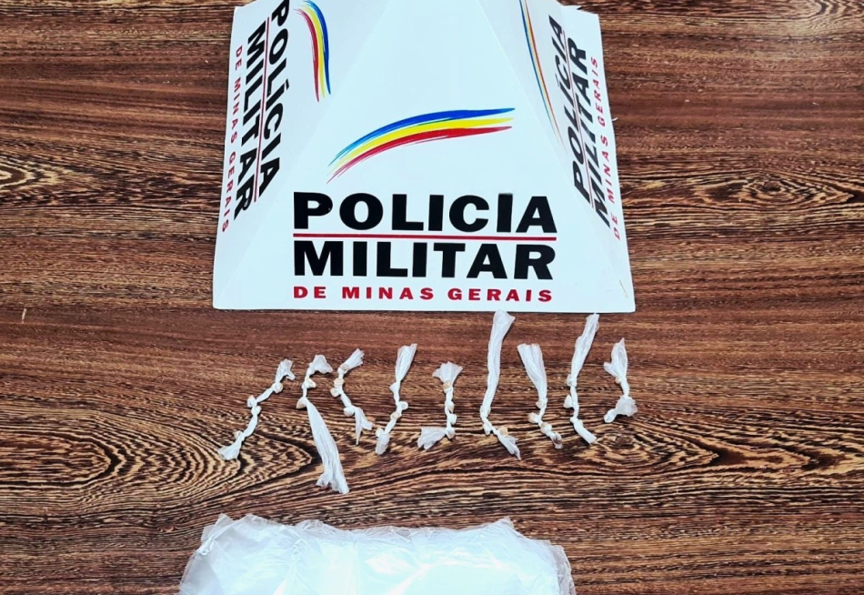 POLÍCIA MILITAR PRENDE QUATRO INDIVÍDUOS SUSPEITOS DE ASSOCIAÇÃO  AO TRÁFICO DE DROGAS