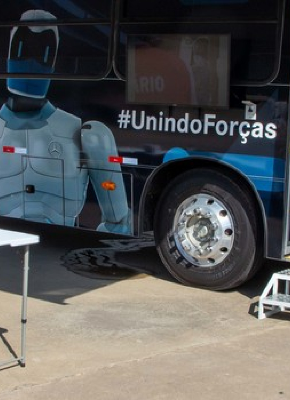 ´Busão da Vacinação` reforça estratégia de imunização em Minas Gerais