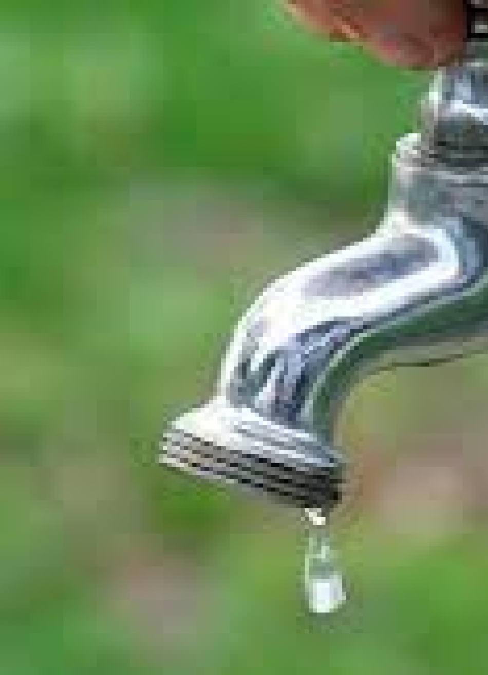 Rompimento de adutora pode deixar vários bairros sem água em Pará de Minas