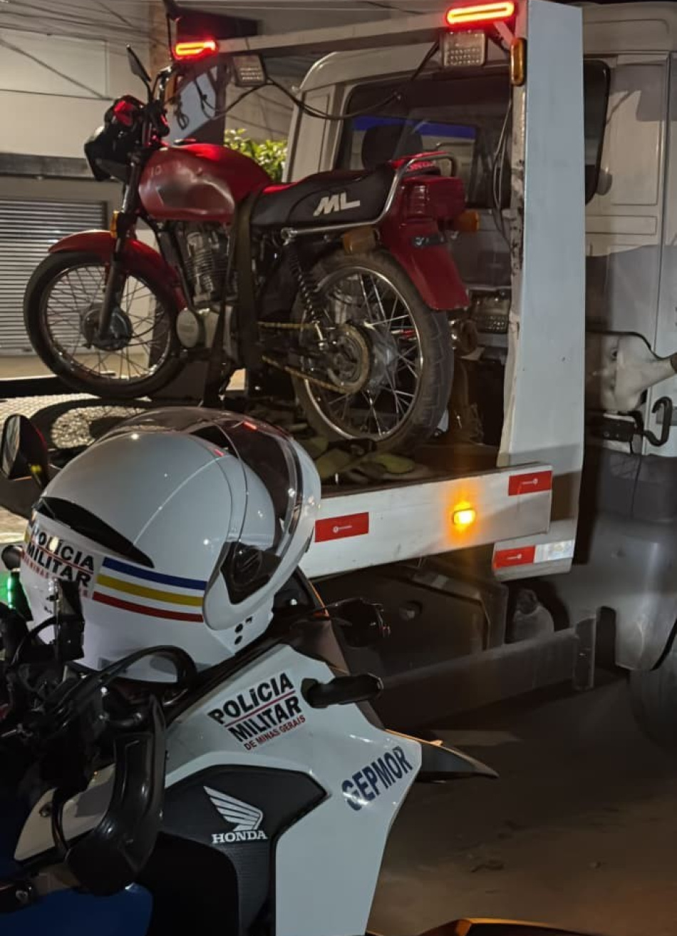 NOVA SERRANA/MG – POLÍCIA MILITAR PRENDE HOMEM E APREENDE MOTOCICLETA SEM PLACA E COM SINAIS DE ADULTERAÇÃO