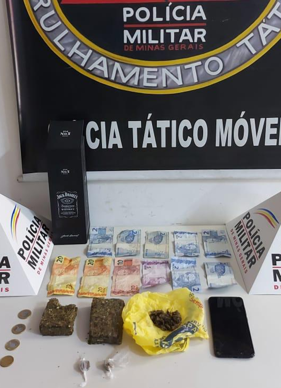 Adolescente de 17 anos é apreendido em Nova Serrana com drogas e dinheiro