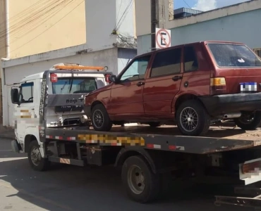 Veículo com sinais de adulteração e possível origem criminosa é apreendido pela PM em Nova Serrana