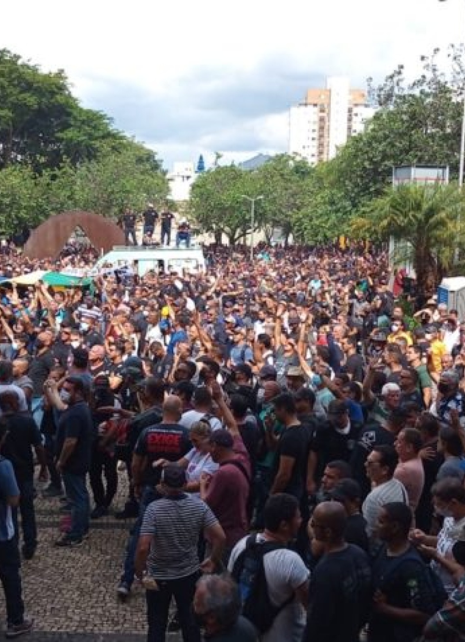 Forças de segurança Pública de Minas Gerais realizaram nesta quarta-feira uma grande marcha de protesto em Belo Horizonte