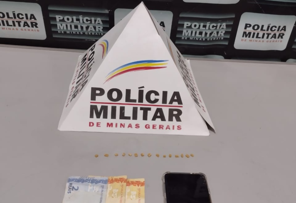 Rapaz de 20 anos é preso no bairro Santos Dumont por tráfico de drogas