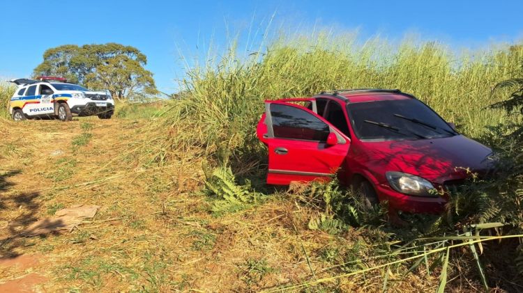 PM recupera veiculo com sinalização de roubo e prende suspeitos de receptação na rodovia BR-352.