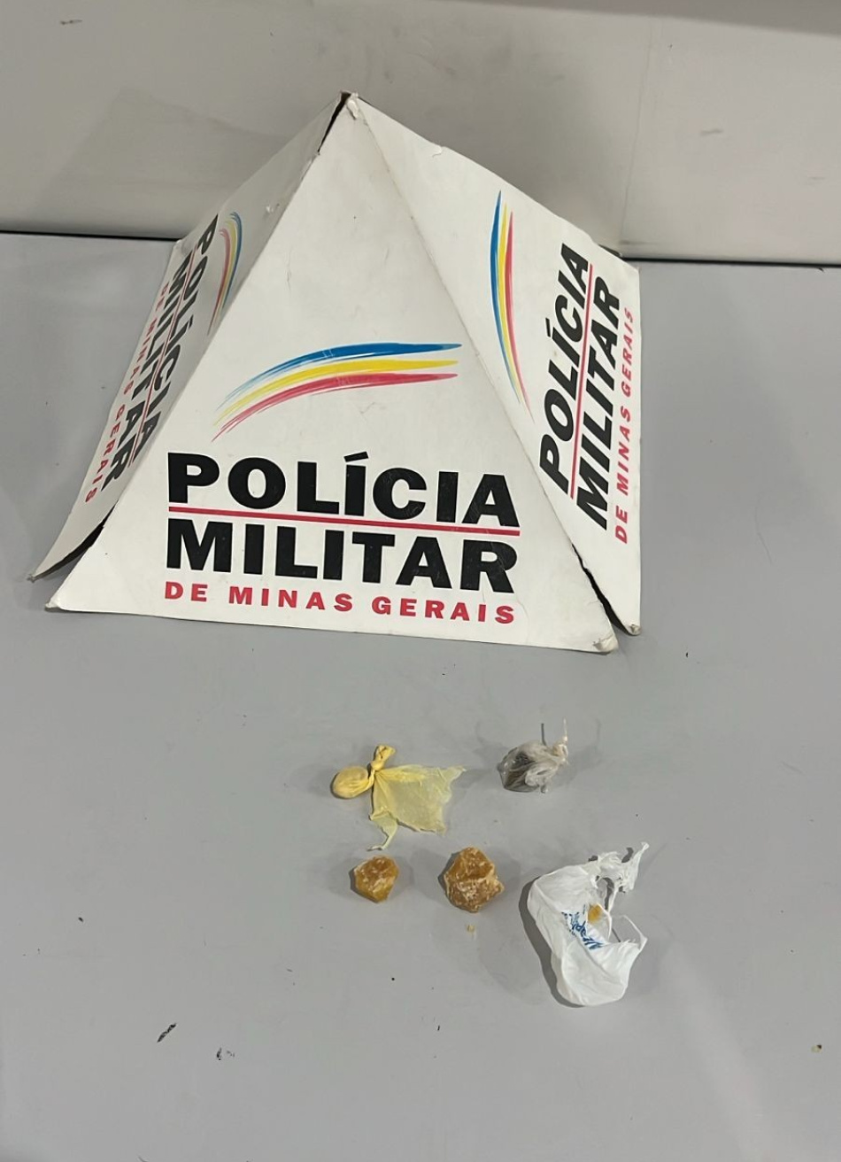 Polícia Militar prende dois homens por tráfico de drogas e lesão corporal em Nova Serrana (MG)