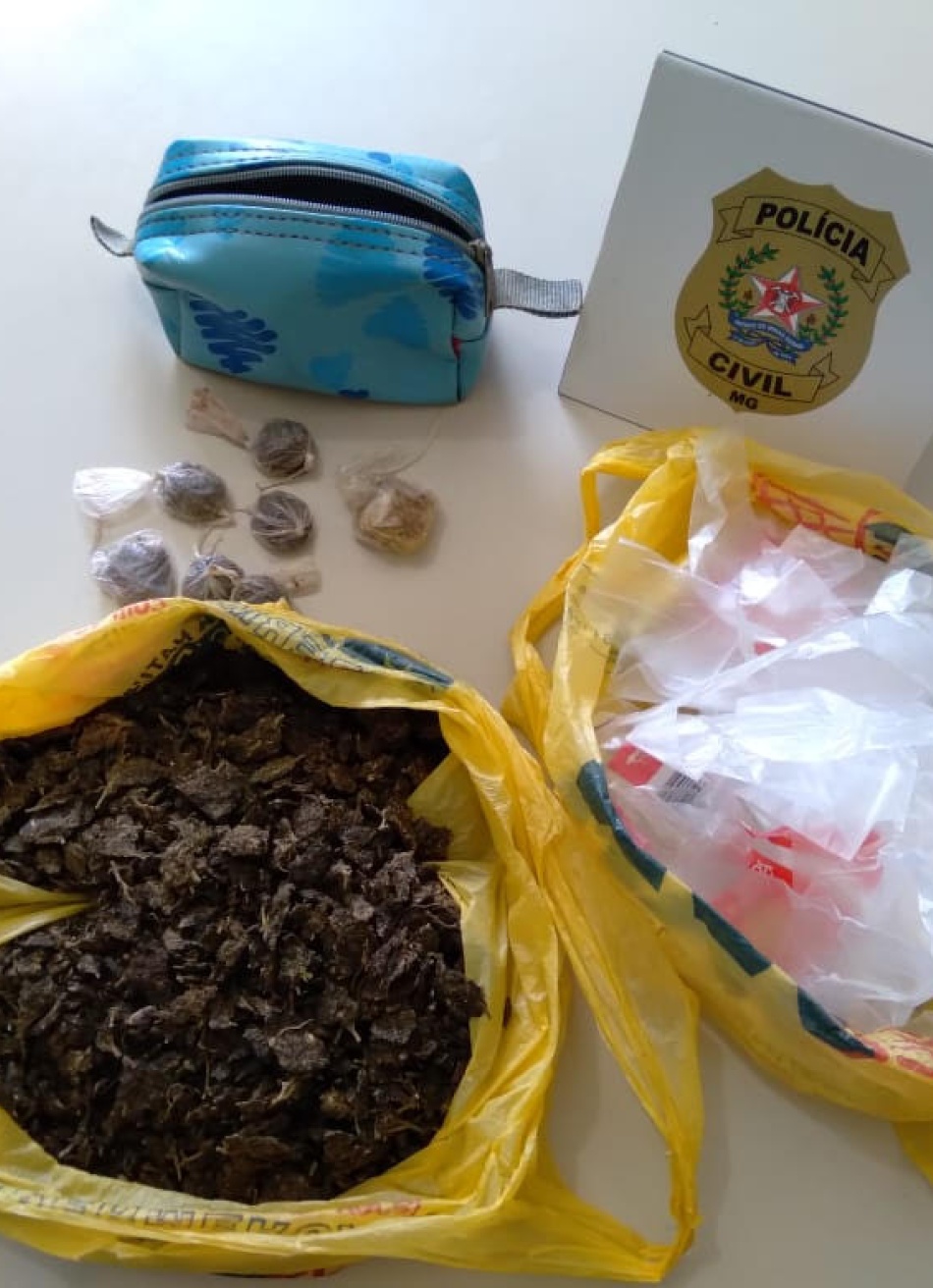 Polícia Civil prendeu suspeita de tráfico e apreendeu maconha e crack em Nova Serrana