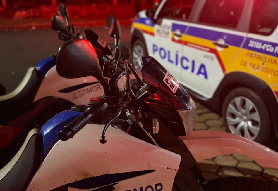 FORAGIDO COM EXTENSA FICHA CRIMINAL É PRESO PELA PM.