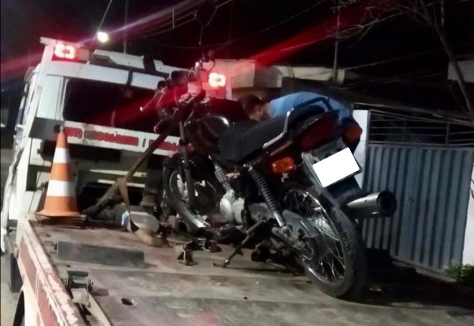 Polícia Militar prende rapaz de 18 anos acusado de roubar moto em Divinópolis