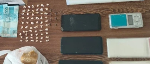 PMMG prende dois suspeitos por tráfico de drogas e apreende munições em Perdigão