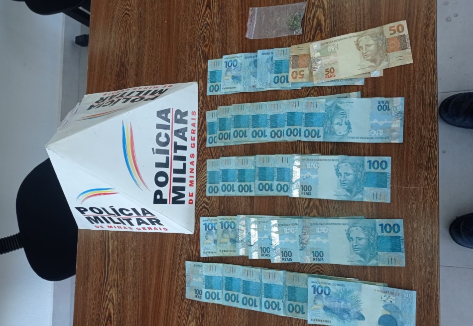 Mulher é presa em Araújos acusada de tráfico de drogas