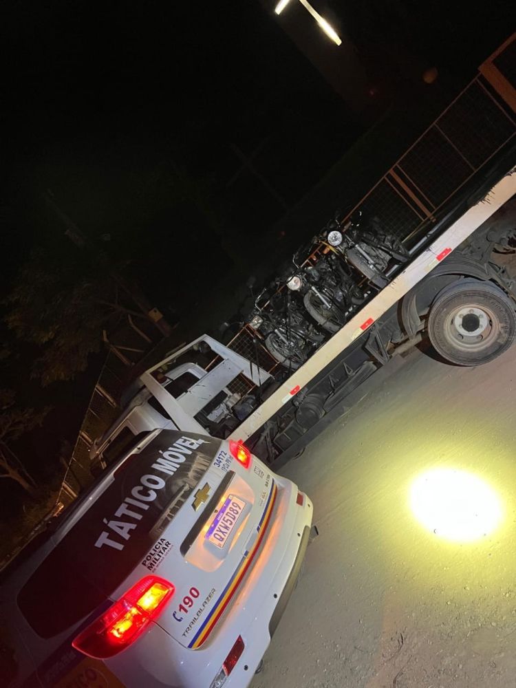 Pará de Minas - PM apreende drogas, dinheiro e motocicletas durante operação em sítio no povoado de Floresta