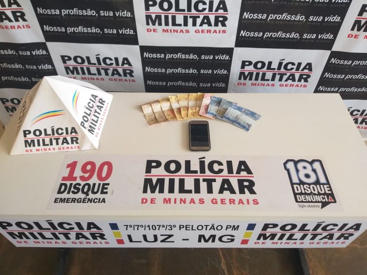 Rapaz é preso em Luz após assaltar uma loja simulando que estava com uma arma por debaixo da roupa