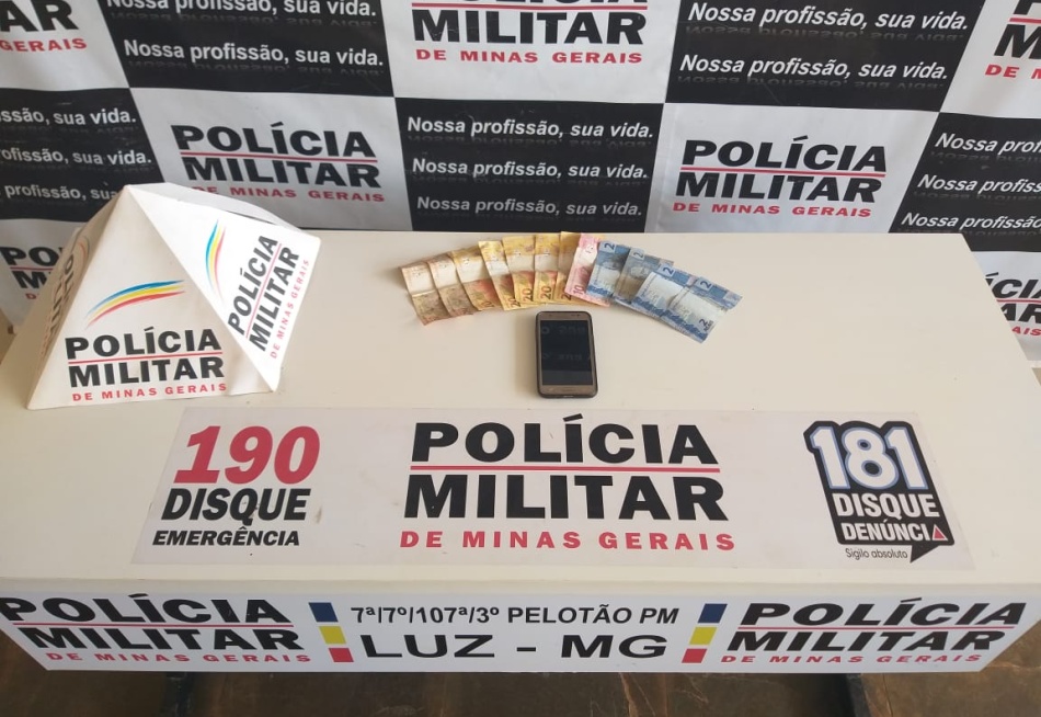 Rapaz é preso em Luz após assaltar uma loja simulando que estava com uma arma por debaixo da roupa