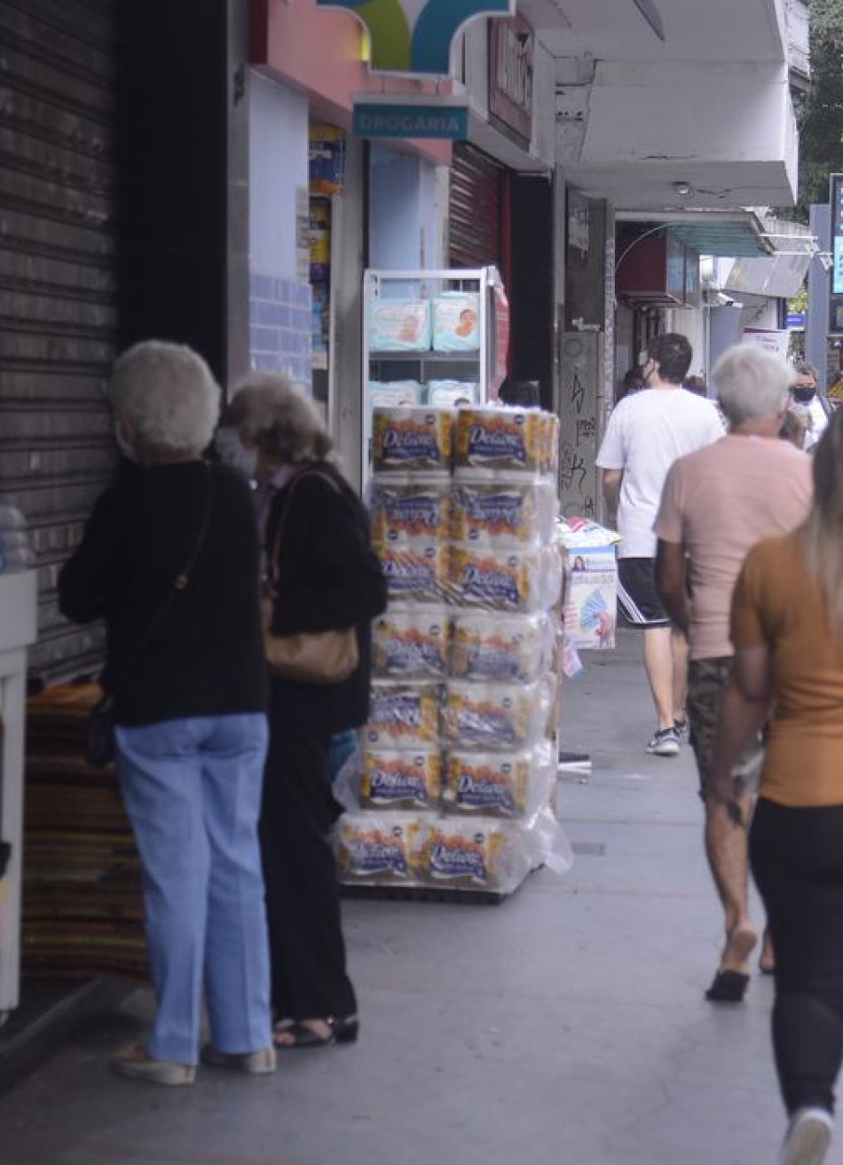 Segundo a CNI, índice de confiança do consumidor na economia permanece em queda
