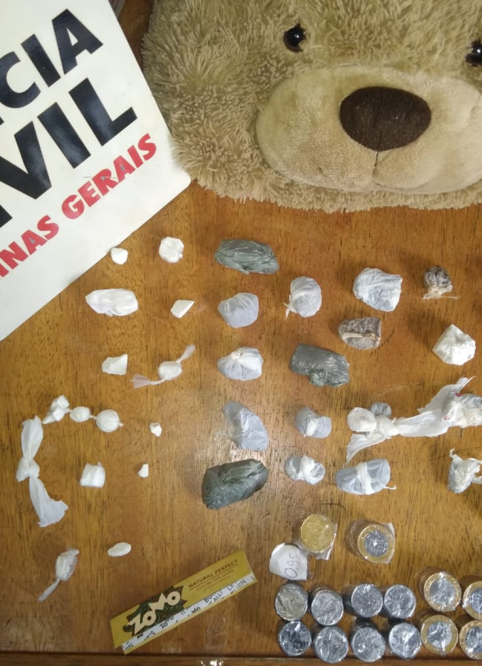 Polícia Civil prende mulher acusada de tráfico de drogas em Bambuí