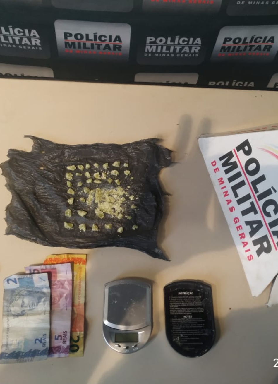 Polícia Militar prende em Divinópolis homem acusado de tráfico de drogas