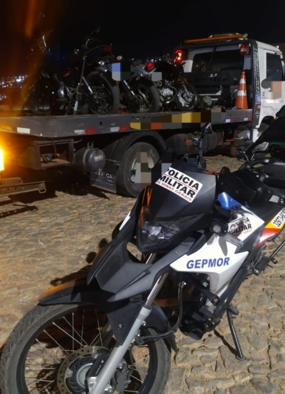 Polícia Militar realiza Operação "Cavalo de Aço" em Nova Serrana