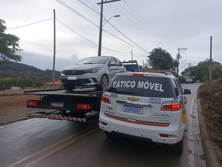 PM prende dois suspeitos por receptação e recupera veículo furtado na zona rural de Pará de Minas