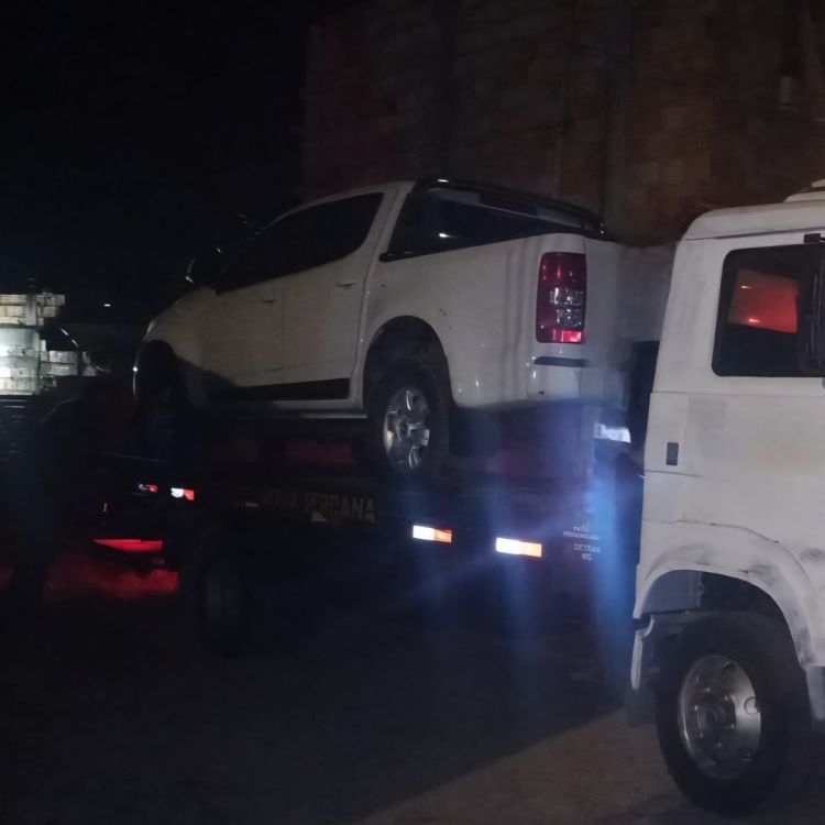 NOVA SERRANA/MG – POLÍCIA MILITAR RECUPERA VEÍCULO CLONADO E APREENDE DROGAS