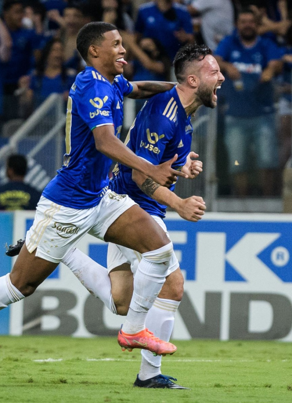 Com o apoio da torcida, Cruzeiro vence o Brusque e se garante na Série B para a próxima temporada