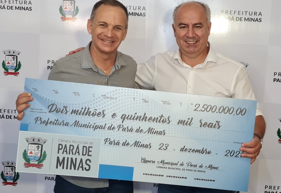 Câmara faz entrega simbólica de cheque no valor de R$ 2,5 milhões referente à devolução de sobras de recursos municipais