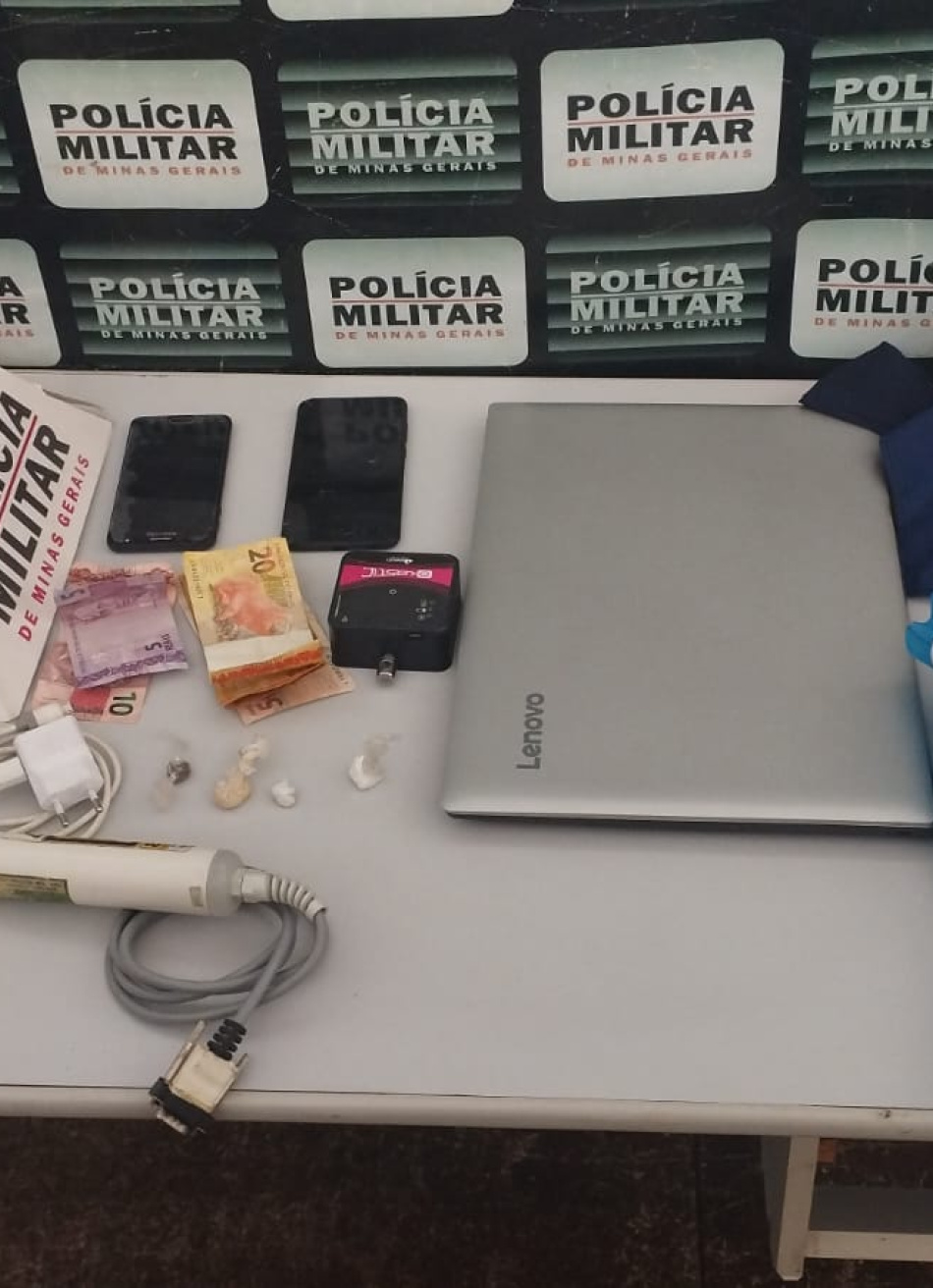 PM recupera materiais furtados e prende dois por receptação e tráfico.