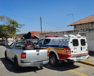 Suspeitos de tráfico de drogas na rodovia MG - 431.