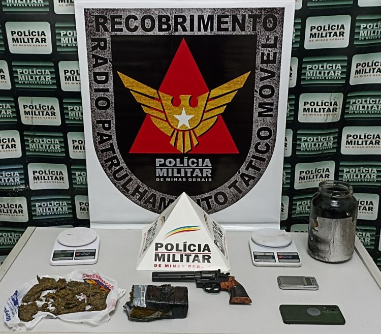 PM prende suspeito e apreende adolescente por tráfico de drogas em Pará de Minas