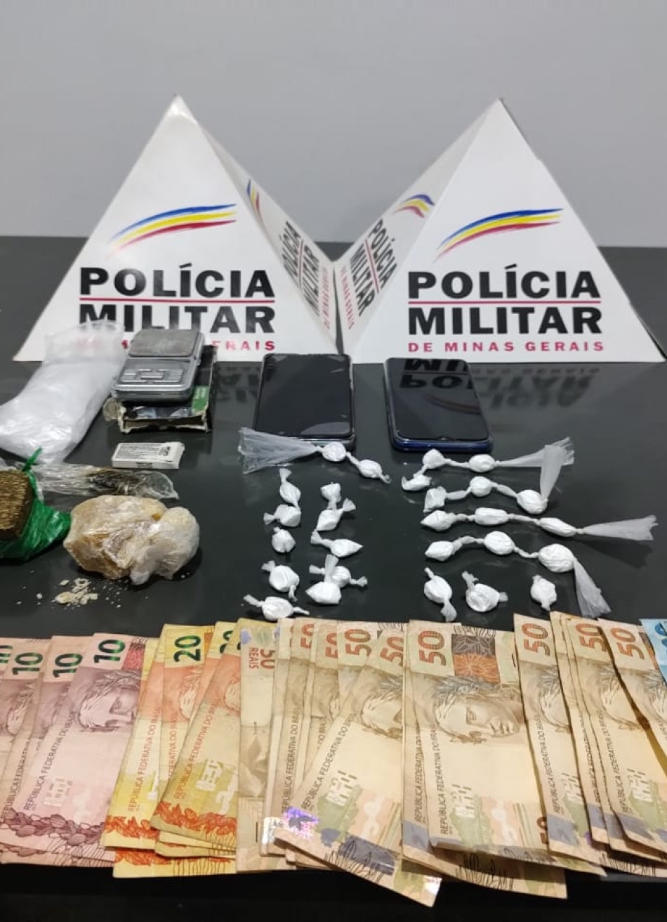 Casal é preso em Papagaios com  uma barra de maconha, uma pedra de crack, um tablete de haxixe e 27 papelotes de cocaína