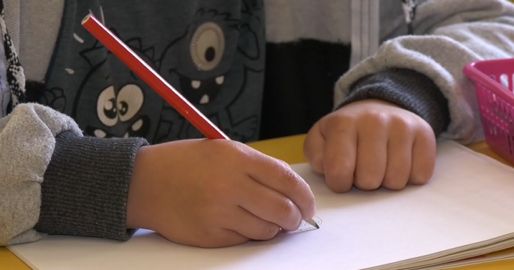 Professora é acusada de maus-tratos a crianças em creche municipal de Minas Gerais