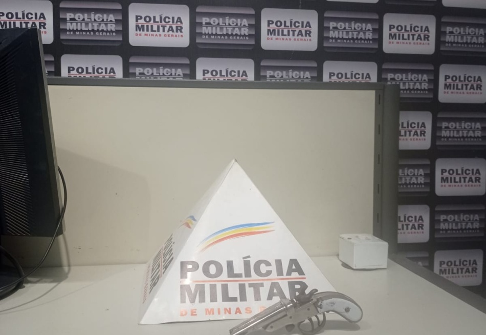 Irmãos são presos em Divinópolis com papelotes de cocaína e uma garrucha calibre .22