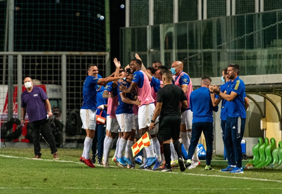 Cruzeiro vence o Uberlândia e reassume a liderança do Campeonato Mineiro