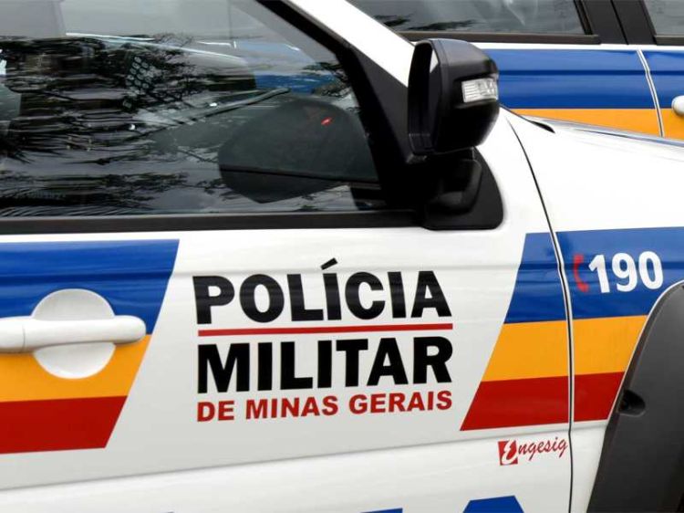 Rapaz de 17 anos é preso pela polícia no bairro Walter Martins suspeito de praticar direção perigosa com uma moto