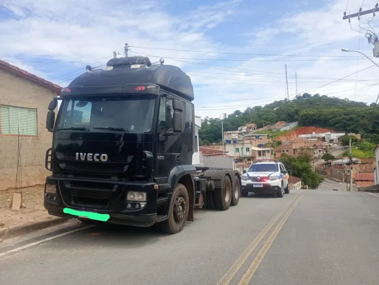 Veículo furtado em Contagem é recuperado em  Antunes.