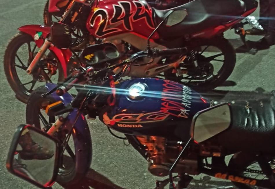 EM OPERAÇÃO, PM APREENDE MOTOCICLETAS ENVOLVIDAS EM RAXAS.