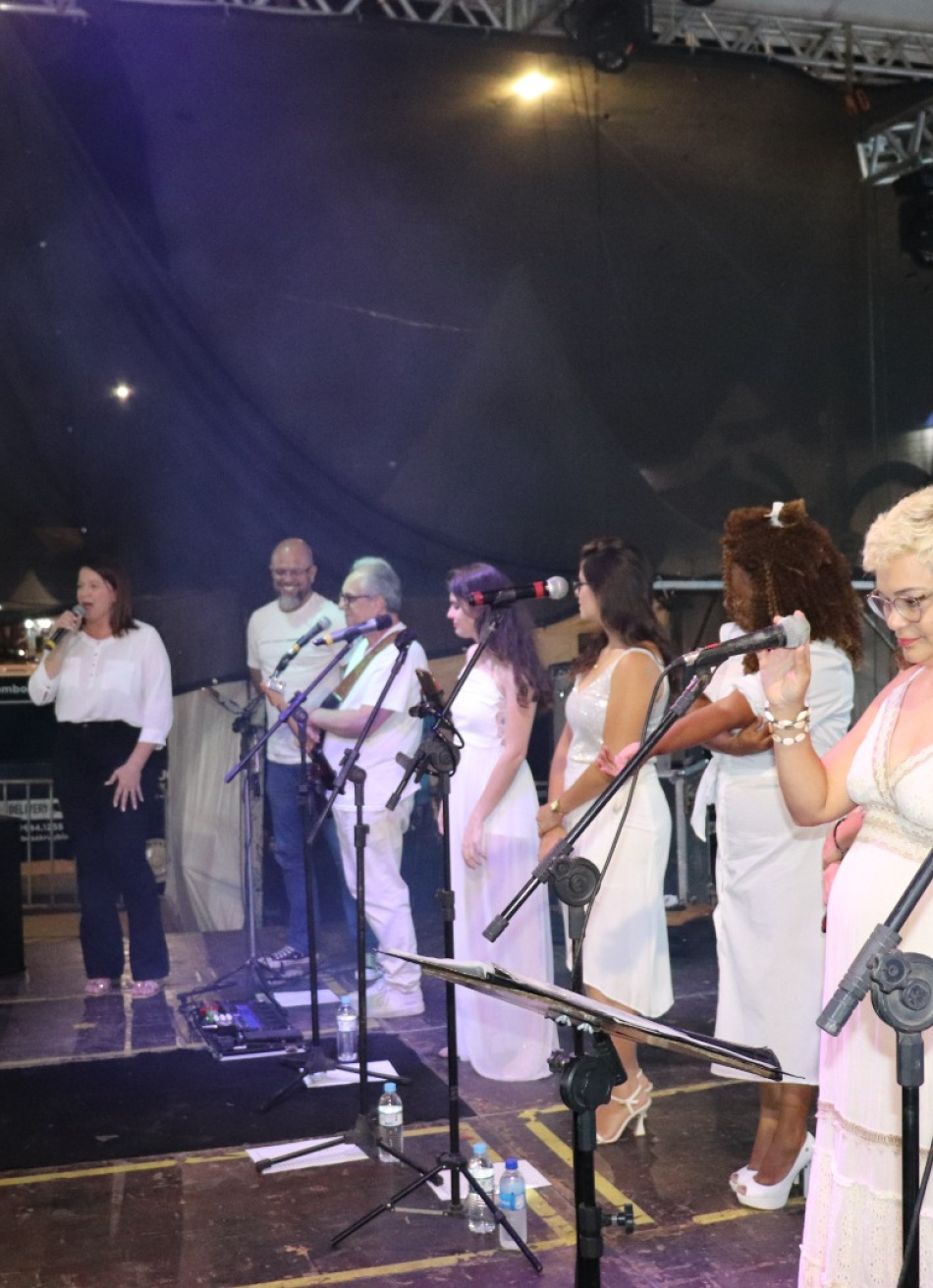 VOZES DA TERRA ENCANTOU O PÚBLICO.