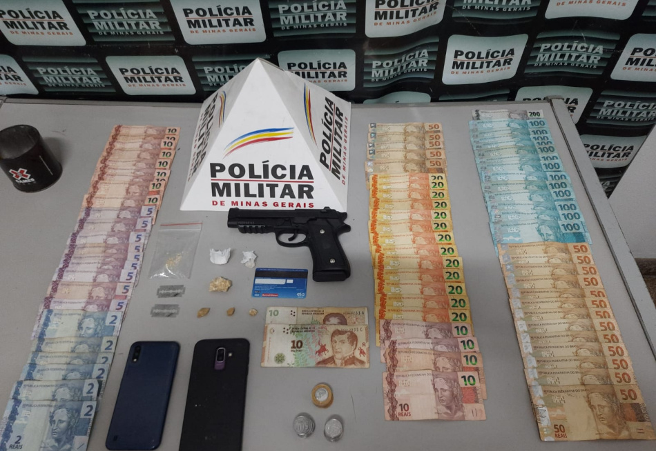 Polícia Militar apreendeu drogas e dinheiro no bairro São Cristóvão