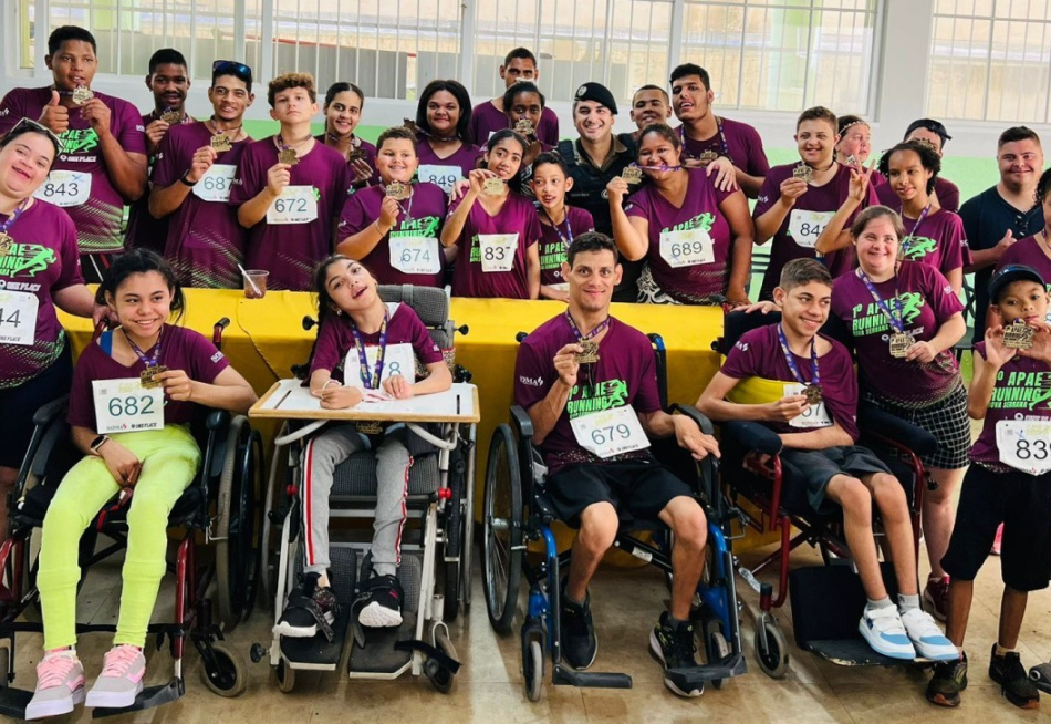 POLÍCIA MILITAR REALIZA VISITA ESPECIAL A ALUNOS DA APAE EM NOVA SERRANA