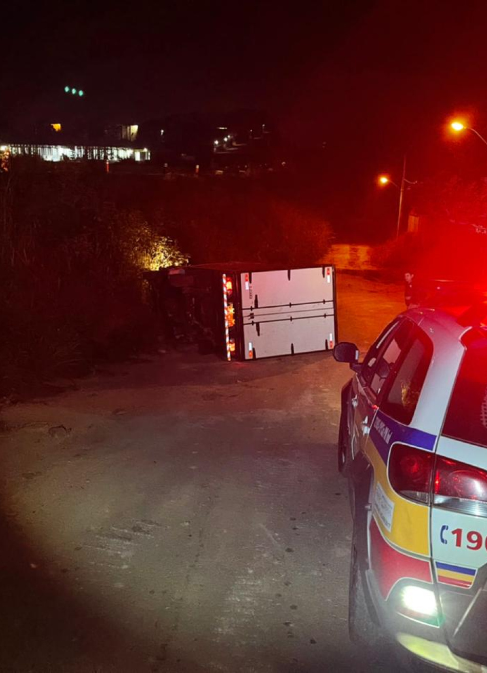 Polícia Militar apreende no bairro Serra Verde caminhonete que transportava carga de carnes furtadas