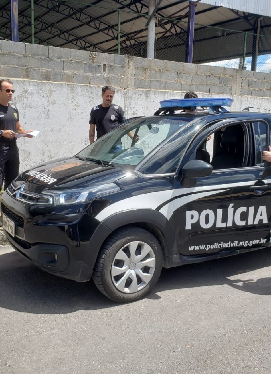 Polícia Civil cumpriu ordem judicial na casa de proprietários de uma construtora de Formiga suspeitos de crime de estelionato