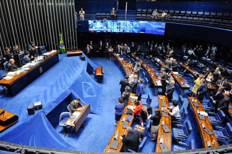 Senado vota nesta quarta-feira diretrizes para a distribuição de vacinas contra a Covid-19 e criação de serviço para receber denúncias de maus-tratos a idosos