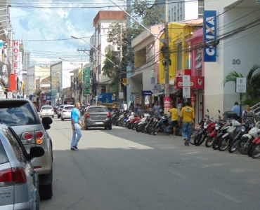 Semana começa com horário especial de funcionamento das lojas de Pará de Minas