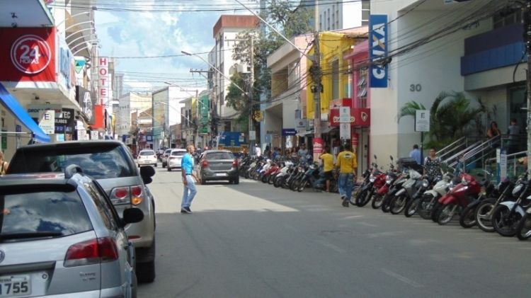 Semana começa com horário especial de funcionamento das lojas de Pará de Minas