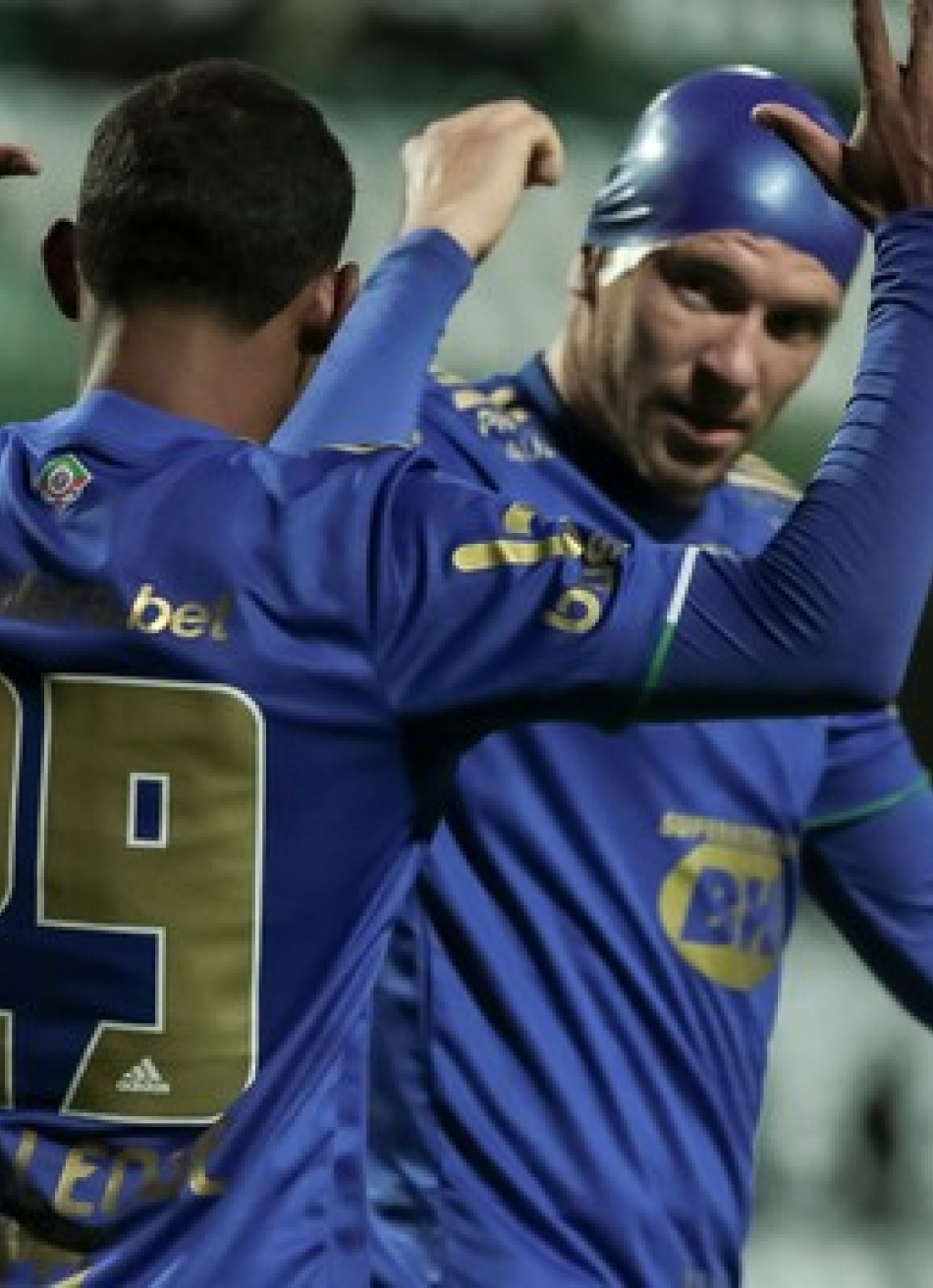 Cruzeiro vence o Coritiba fora de casa e sobe para o 11º lugar na tabela de classificação da Série B