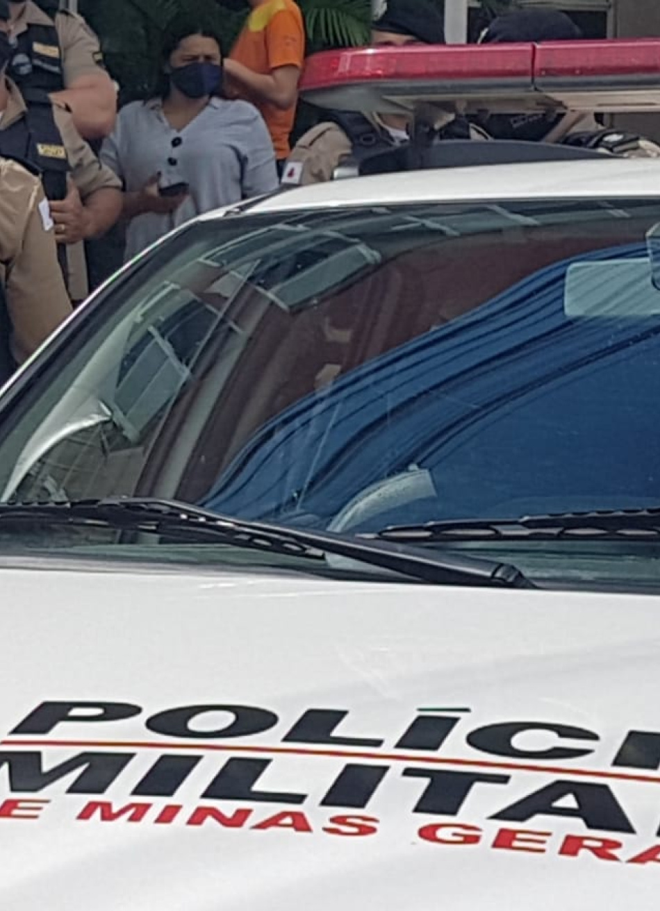 Polícia Militar prende em Pará de Minas motorista com sintoma de embriaguez e passageiro com dois papelotes de cocaína