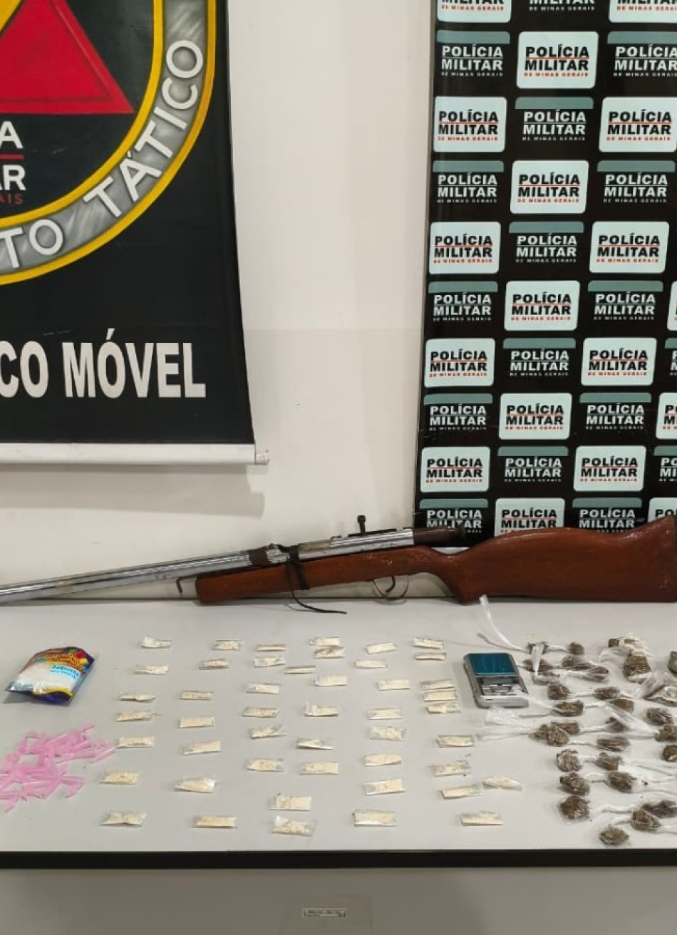 NOVA SERRANA/MG – POLÍCIA MILITAR CONFISCA ENTORPECENTES E ARMA DE FOGO EM OPERAÇÃO