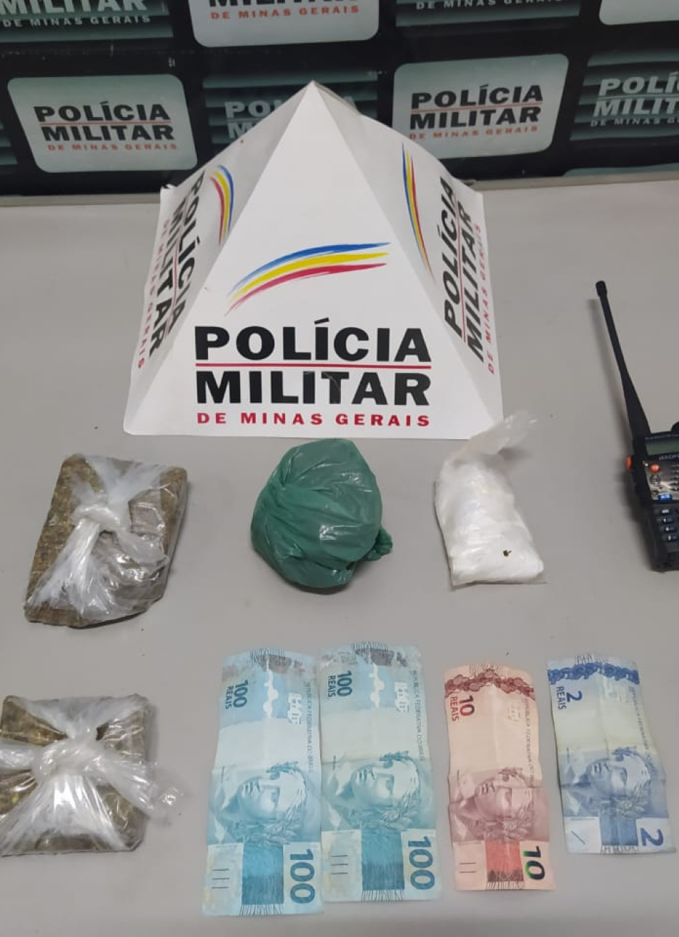 Polícia Militar apreende tabletes e porções de maconha no bairro Castelo Branco, em Pará de Minas