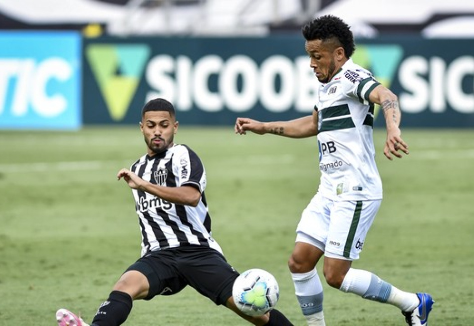 Atlético vence o Coritiba e mantém o sonho do título do Brasileiro
